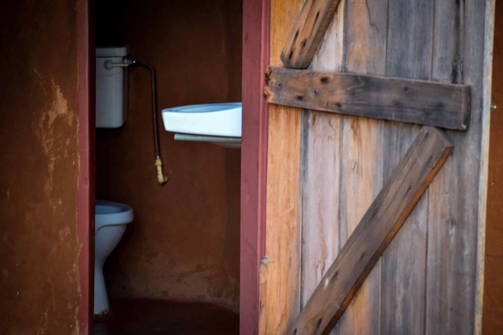 Отель Zinga Backpackers Ливингстон Экстерьер фото
