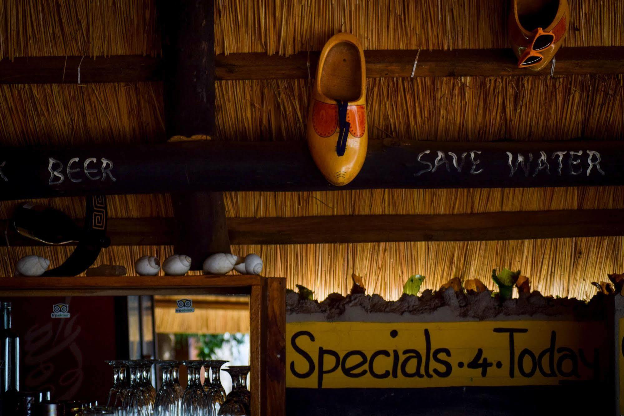 Отель Zinga Backpackers Ливингстон Экстерьер фото