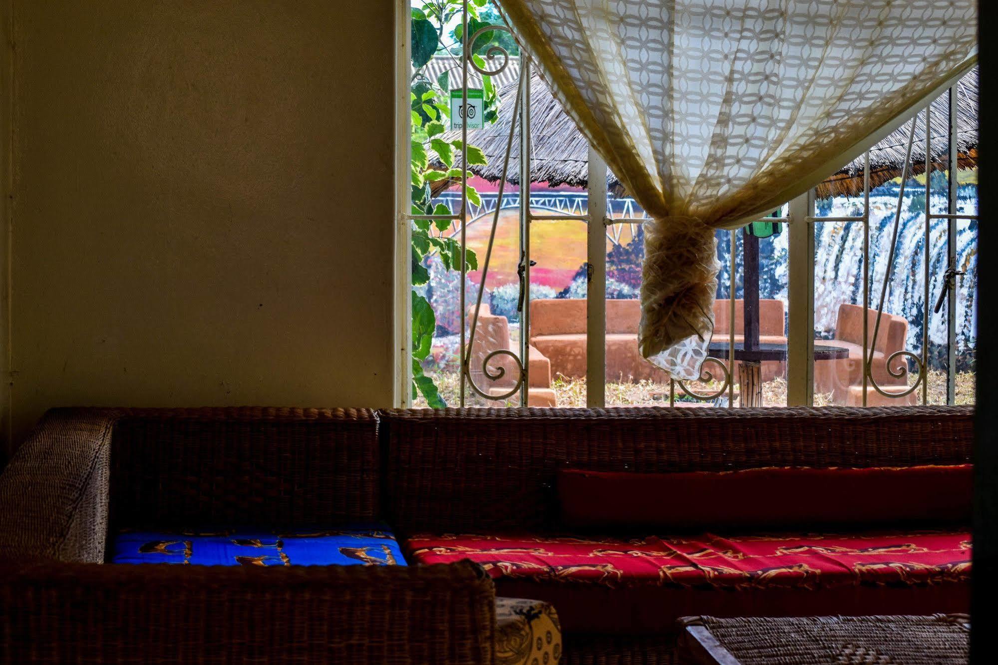 Отель Zinga Backpackers Ливингстон Экстерьер фото